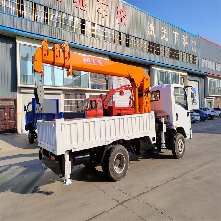 锡林浩特市三轮随车吊定制 农用改装机自备吊中瑞长期出售